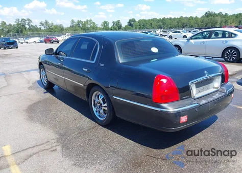 2005 Lincoln Town Car Signature Limited z USA, uszkodzony, nr VIN 1LNHM82W05Y670675